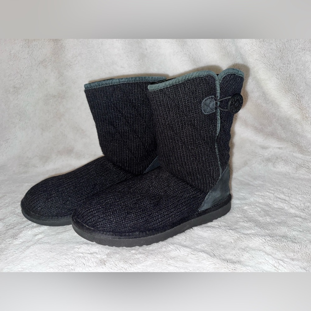 UGG AUSTRALIA VTG MOUNTAIN QUILTED MID CALF KNIT BOOTS BLACK SHEEPSKIN SIZE 9
